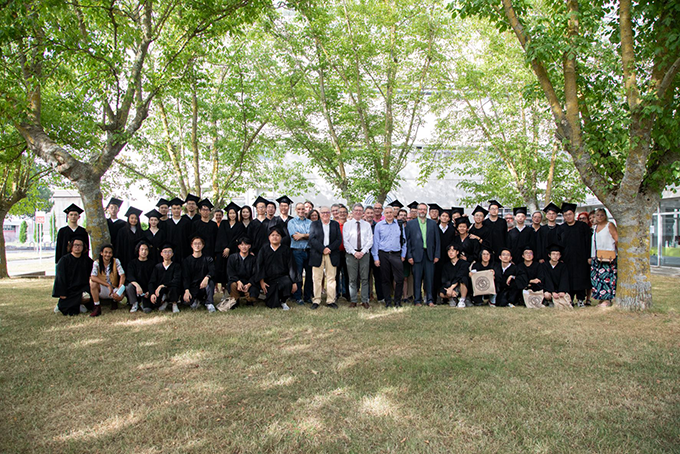 Cérémonie De Remise De Diplômes De La Première Promotion Licence Des ...